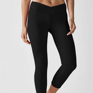 Fabletics Winn Mid-rise Capri Black